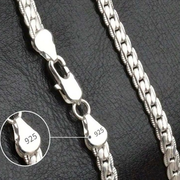 Elegant Silver Necklace - Picture 5 of 5